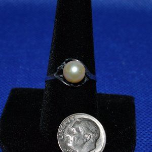 Sterling Silver Ring with Cream Pearl